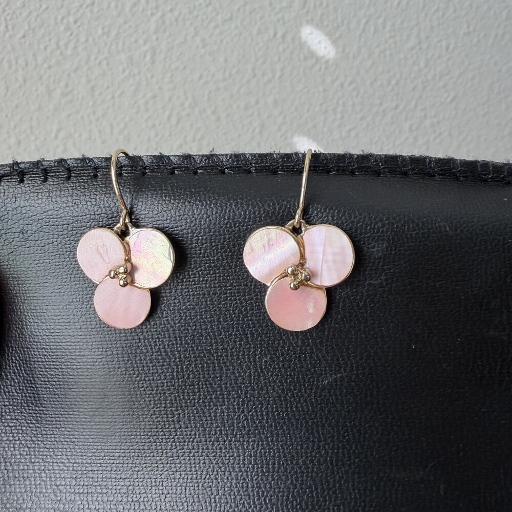 Mother Of Pearl Gold Tone Floral Design Earrings Hook Fashion Jewelry unbranded